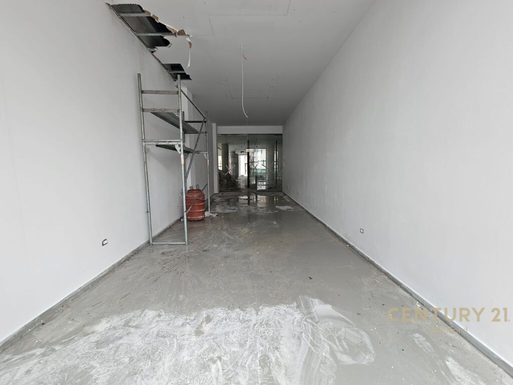 FOR RENT SHOP AT GARDEN BUILDING!