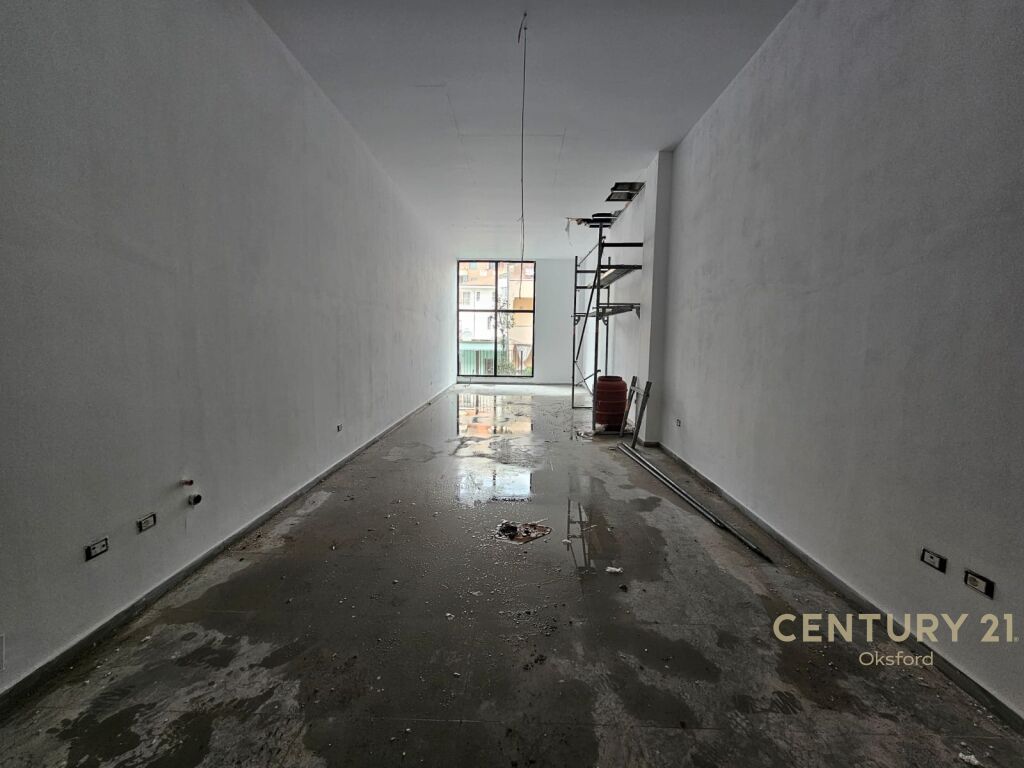 FOR RENT SHOP AT GARDEN BUILDING!