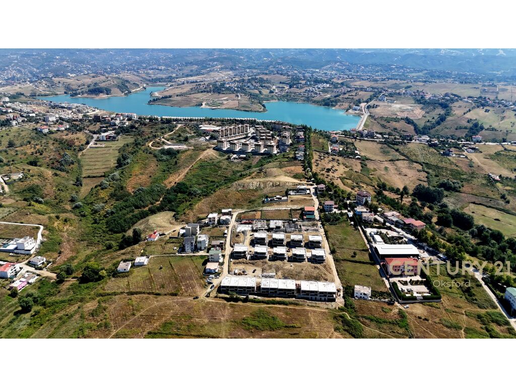 EXCLUSIVE VILLA FOR SALE IN "SIAR" COMPLEX, FARKES LAKE, TIRANA