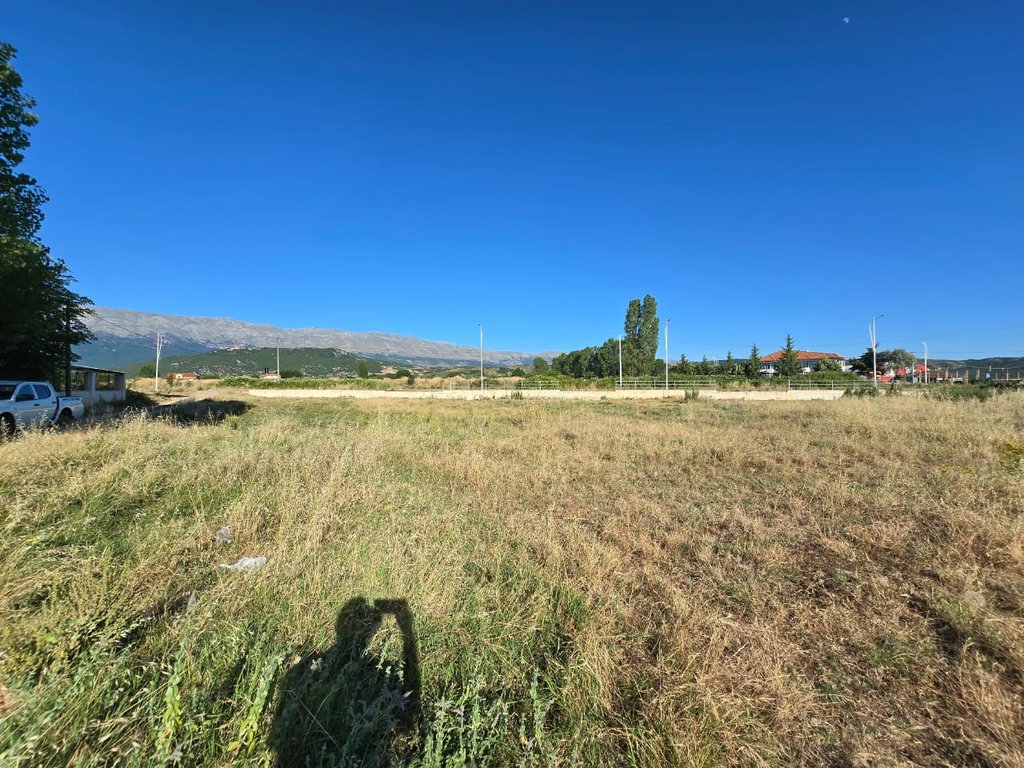 LAND FOR SALE 968 m2, 150 METERS DISTANCE FROM THE LAKE !!