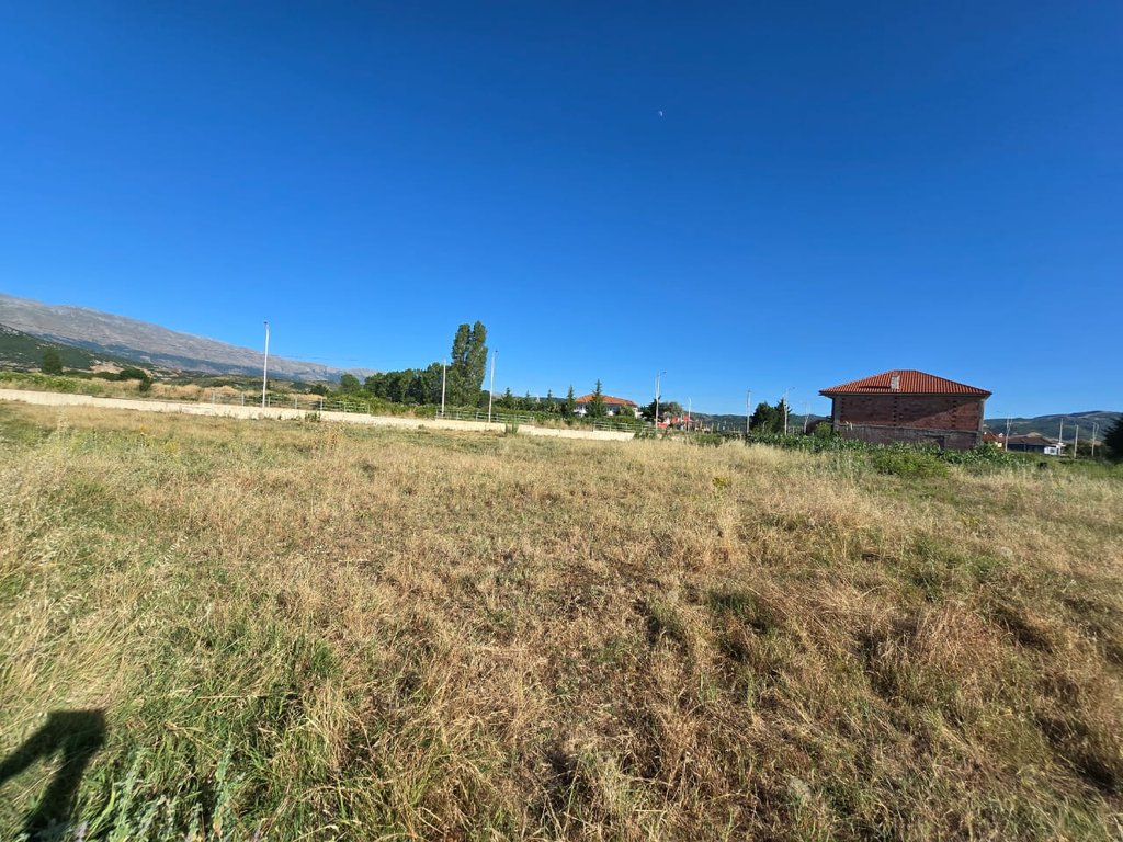 LAND FOR SALE 968 m2, 150 METERS DISTANCE FROM THE LAKE !!