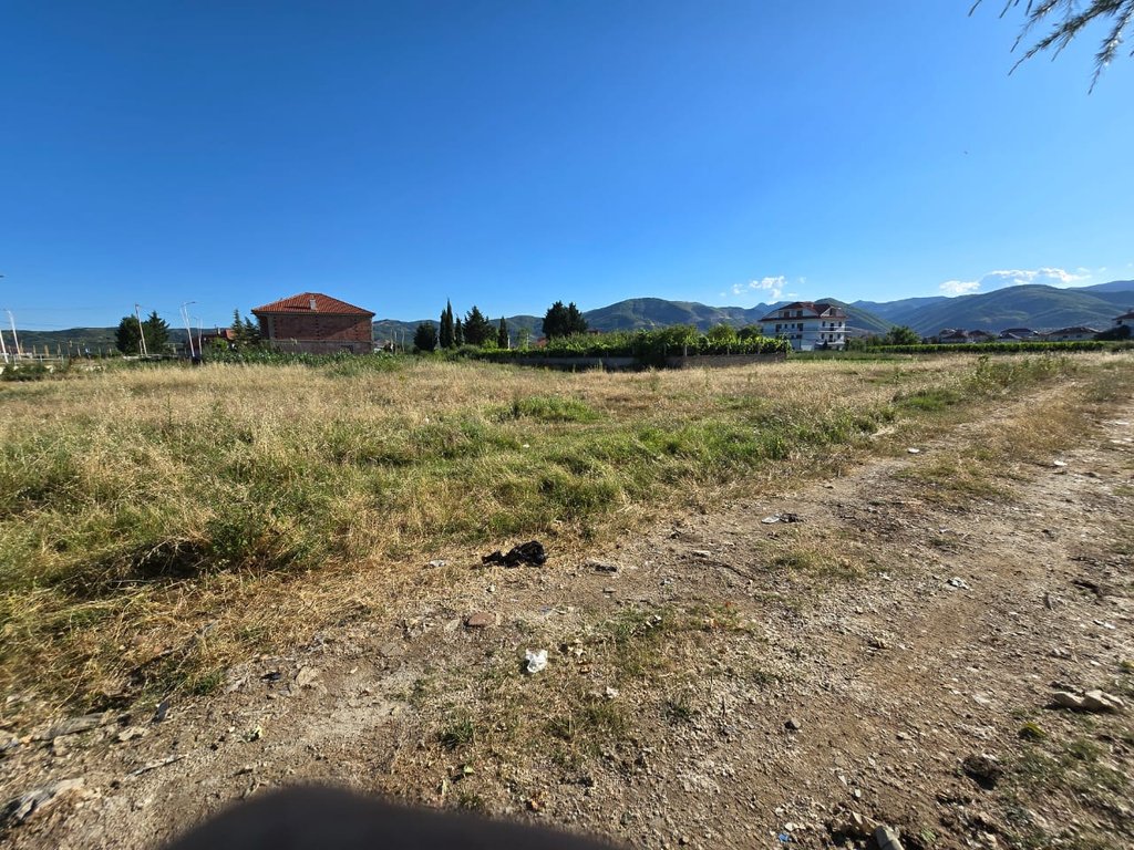 LAND FOR SALE 968 m2, 150 METERS DISTANCE FROM THE LAKE !!