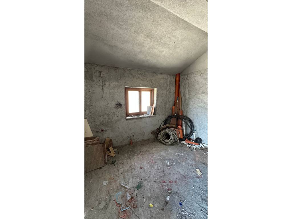3-STOREY HOUSE FOR SALE IN THE CASTLE AREA – OPPORTUNITY IN POGRADEC!