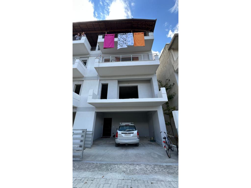 3-STOREY VILLA + GARAGE ON VOLOREKA STREET, POGRADEC!!!