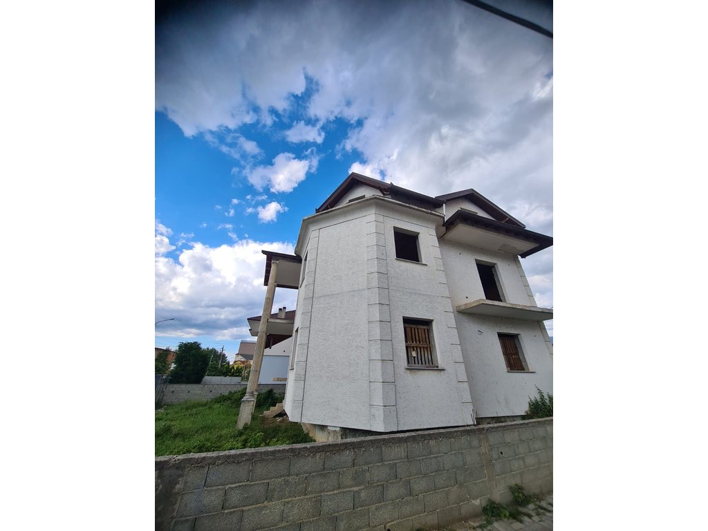 Villa for Sale on Voloreka Street – Desired and Valuable Location!!!