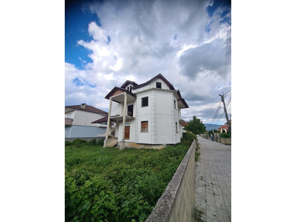 Villa for Sale on Voloreka Street – Desired and Valuable Location!!!