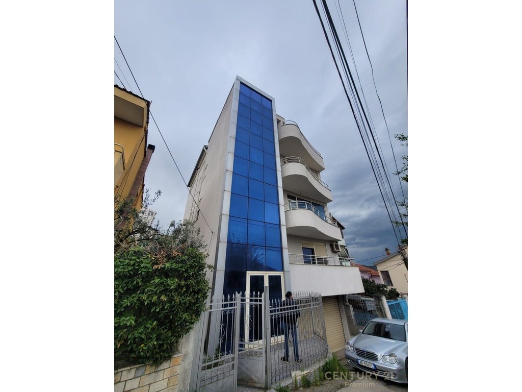 5-story multifunctional building for sale in Sauk - excellent investment opportunity!