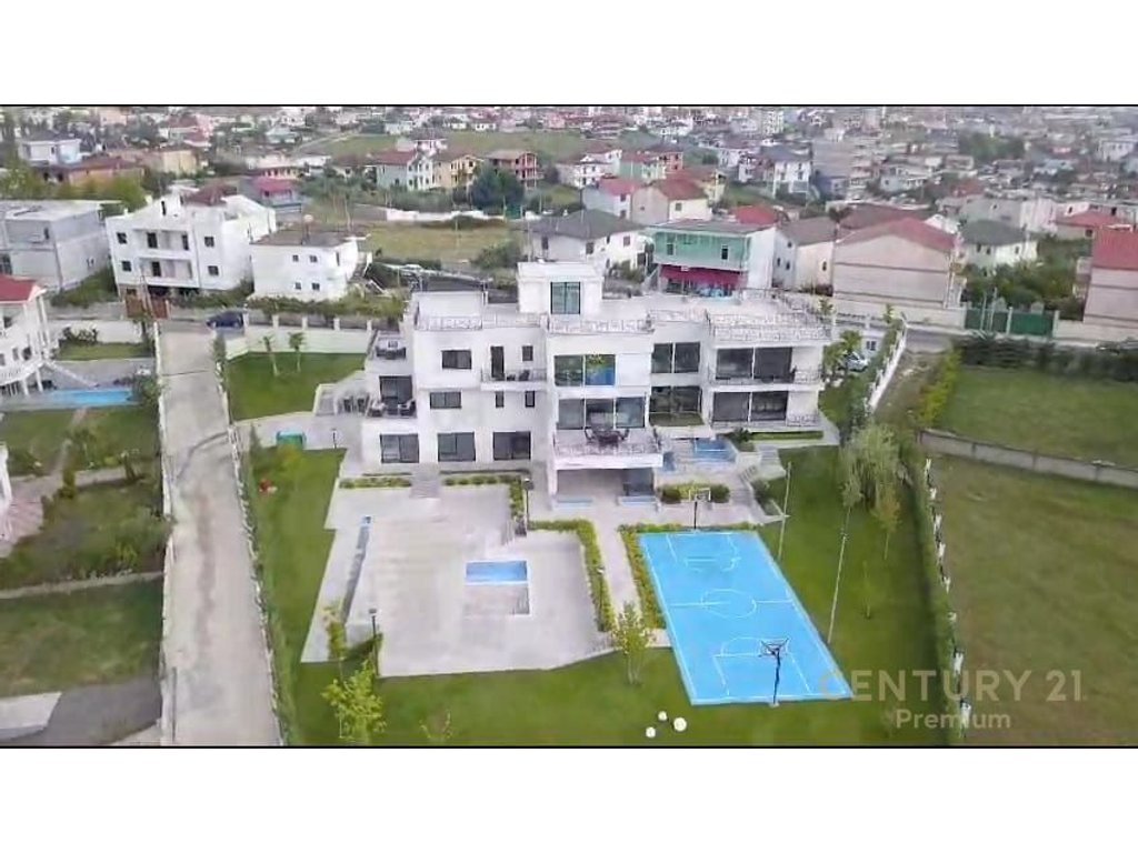 Luxurious 3-floors villa, Paskuqan Lake!!