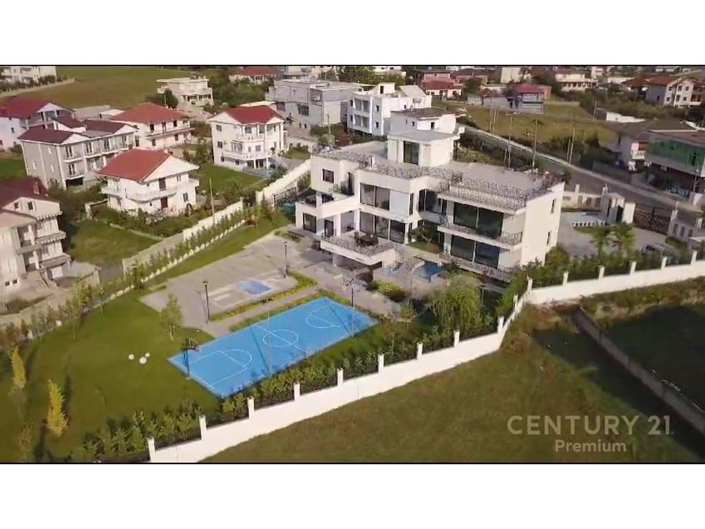 Luxurious 3-floors villa, Paskuqan Lake!!