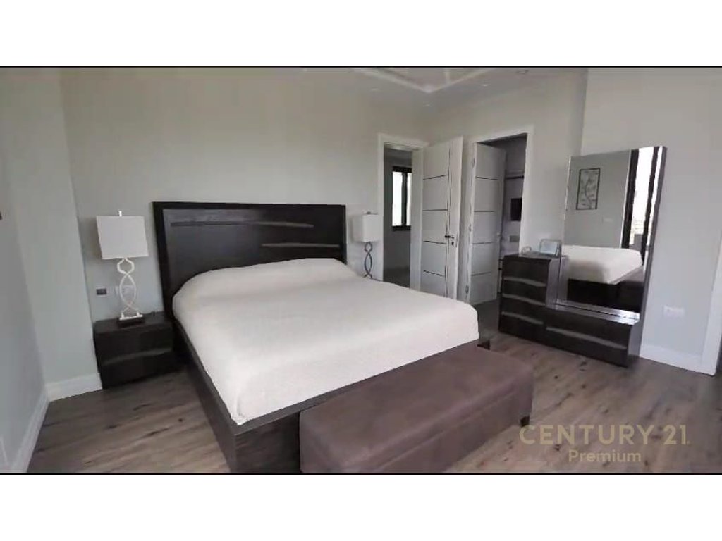 Luxurious 3-floors villa, Paskuqan Lake!!