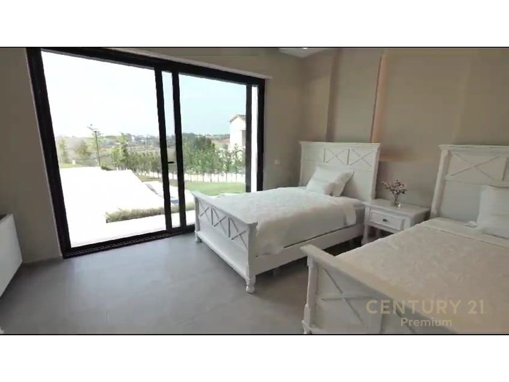 Luxurious 3-floors villa, Paskuqan Lake!!