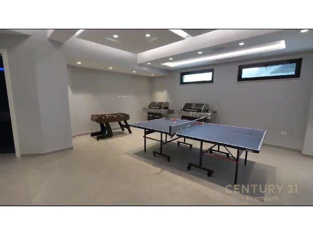 Luxurious 3-floors villa, Paskuqan Lake!!