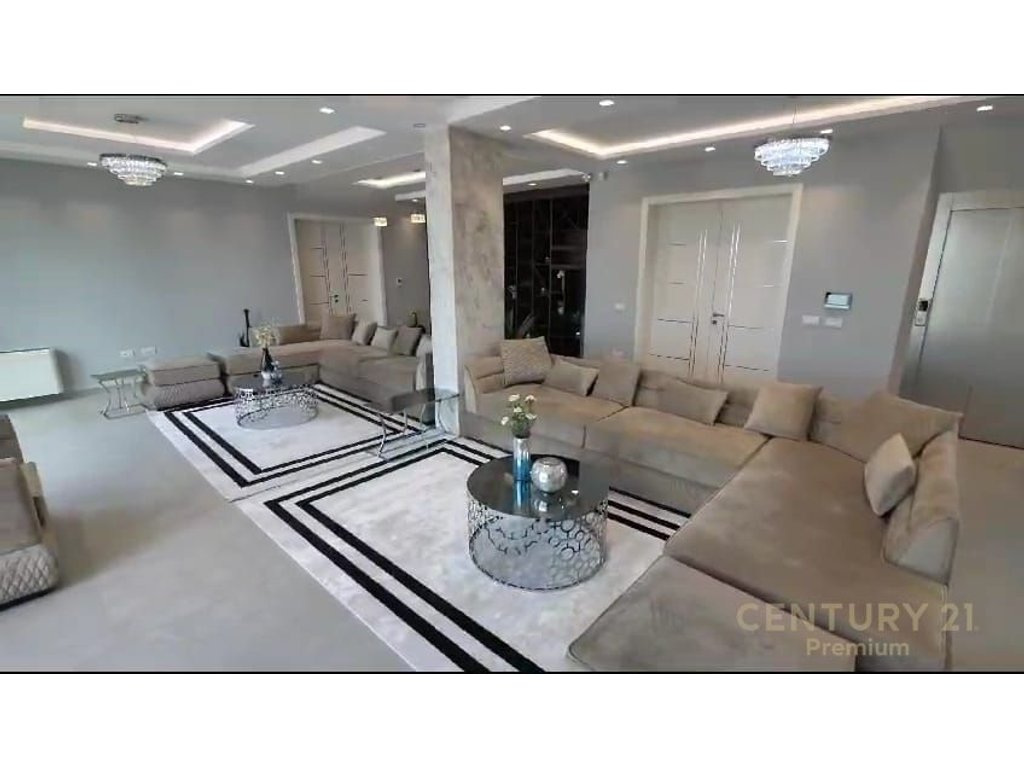 Luxurious 3-floors villa, Paskuqan Lake!!