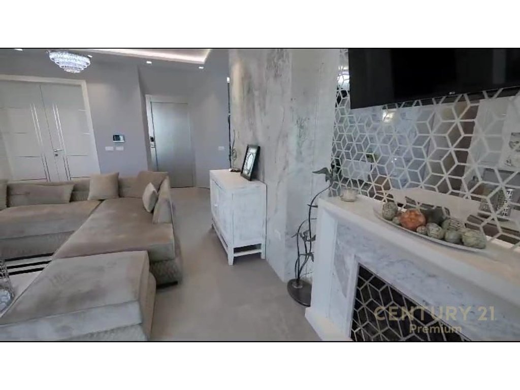 Luxurious 3-floors villa, Paskuqan Lake!!