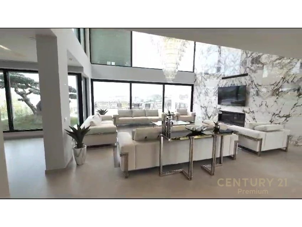Luxurious 3-floors villa, Paskuqan Lake!!