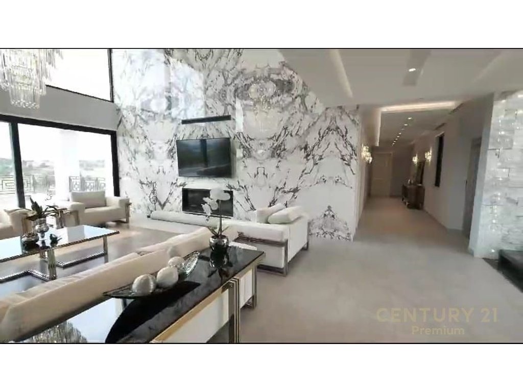 Luxurious 3-floors villa, Paskuqan Lake!!
