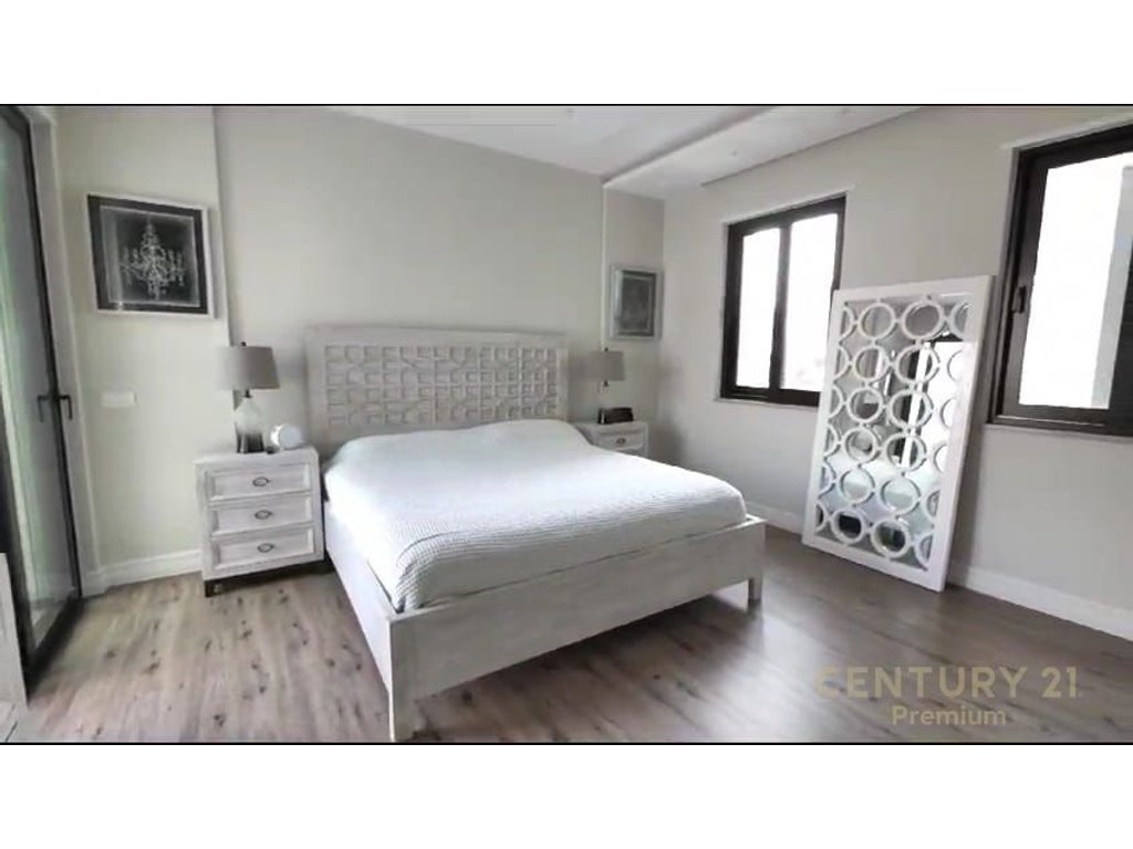 Luxurious 3-floors villa, Paskuqan Lake!!