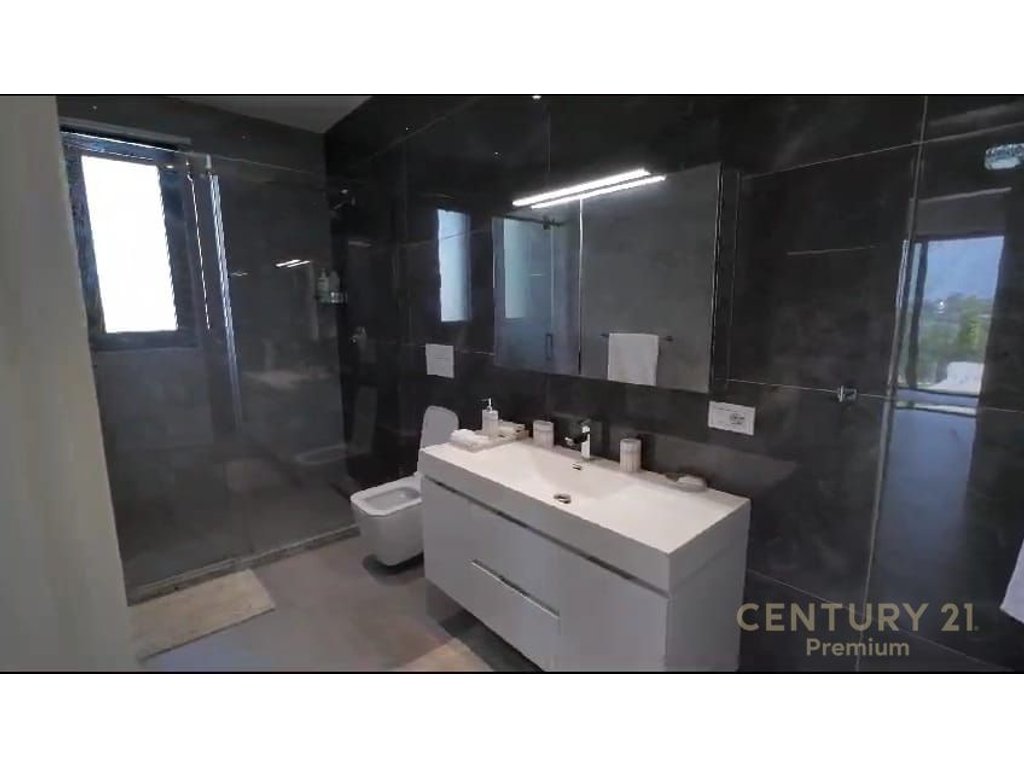 Luxurious 3-floors villa, Paskuqan Lake!!