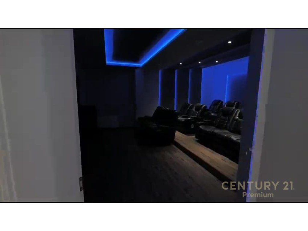 Luxurious 3-floors villa, Paskuqan Lake!!