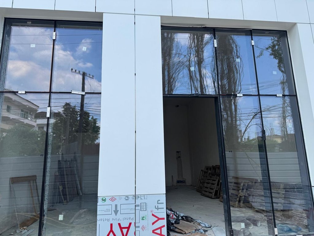 📍 Shop for Sale 68 m² on Jordan Misja Street – With View of the Street and Access from the New Boulevard