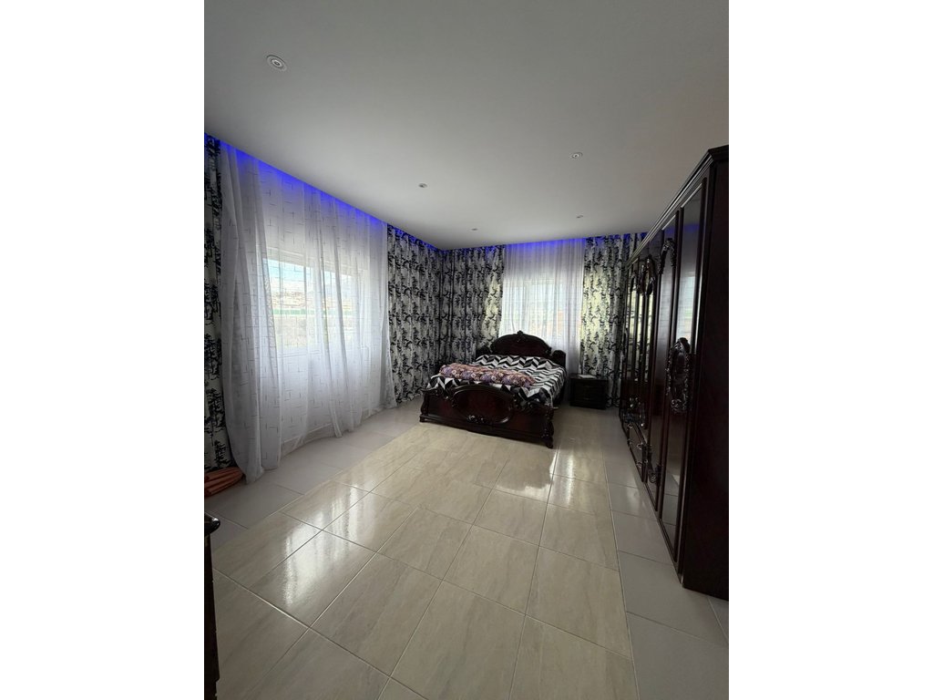 Vilë 6+2 Me Qira në Allias, Tiranë - 3500€ | 220 m²