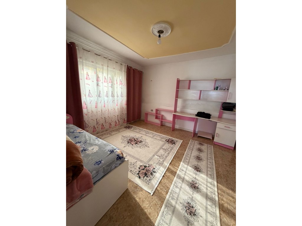 Vilë 6+2 Me Qira në Allias, Tiranë - 3500€ | 220 m²