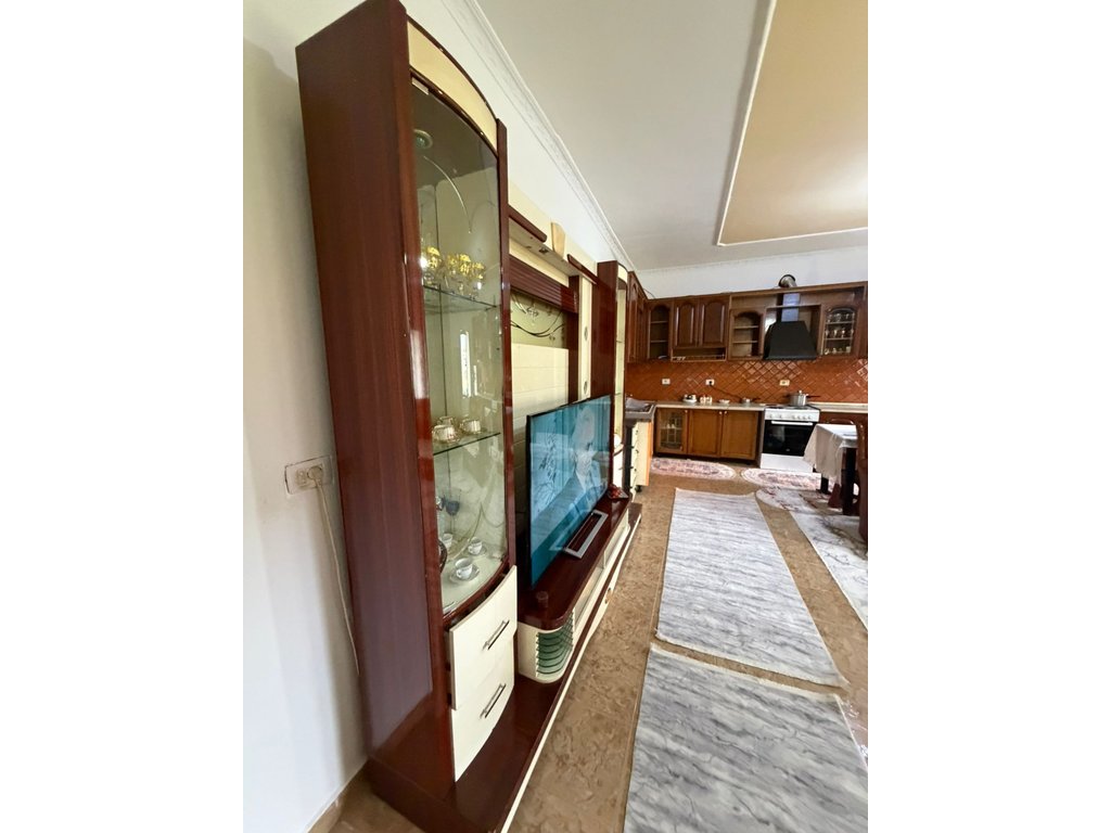 Vilë 6+2 Me Qira në Allias, Tiranë - 3500€ | 220 m²