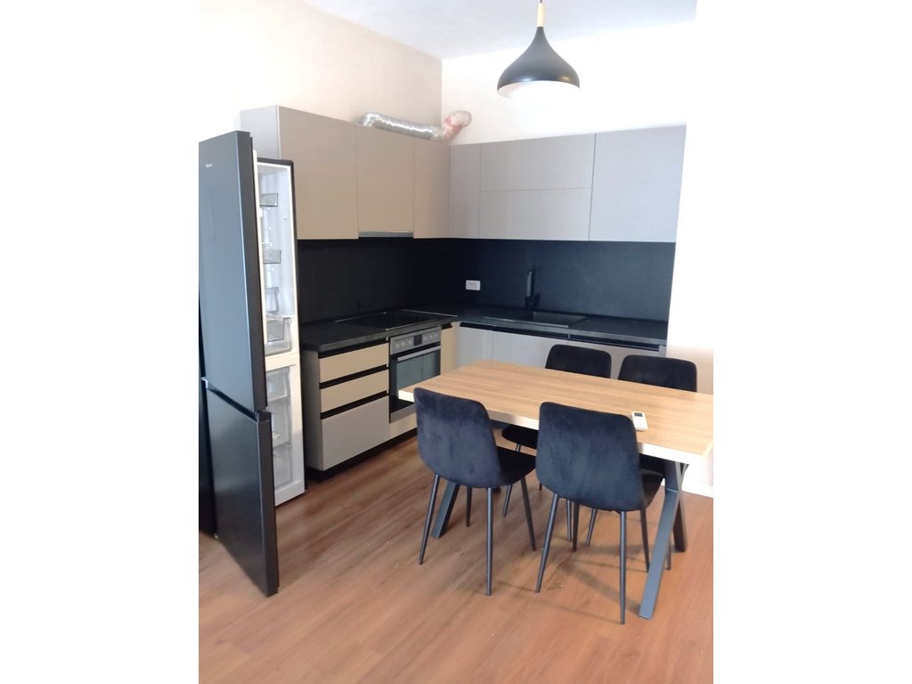 Apartament 2+1 me Qira në Rrugën 5 Maji, Tiranë - 700€ | 100 m²