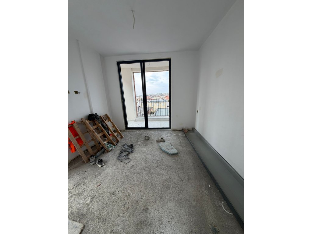 Apartment 1+1+Veranda For Sale on Siri Kodra Street, Tirana