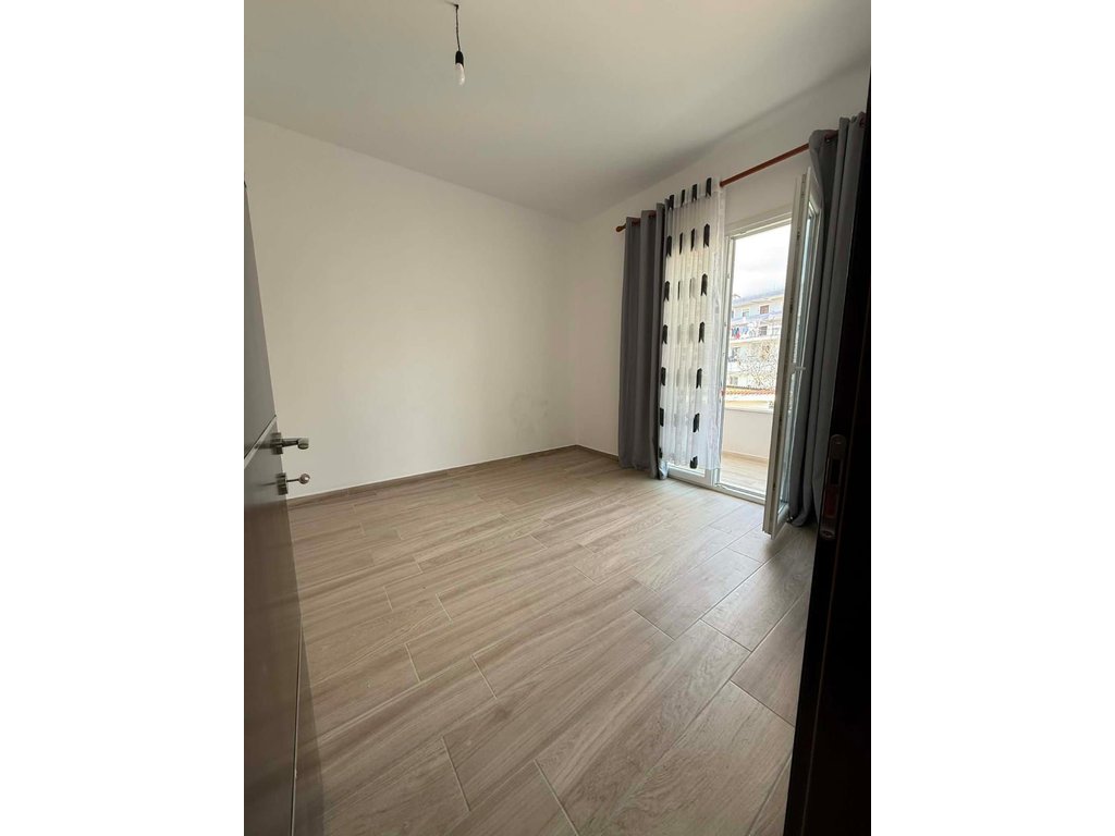 Villa 3+1+2 For Rent in Fresku, Tirana