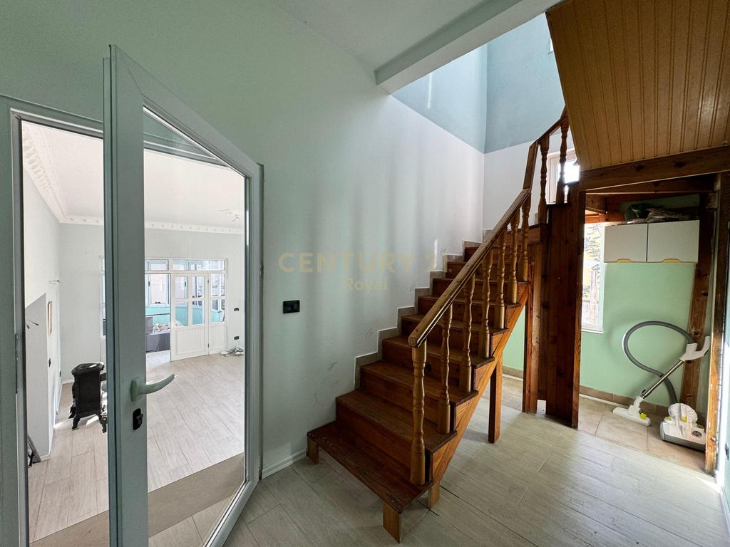 Villa for Sale near the Regional Hospital Durrës - €280,000 | 480 m²