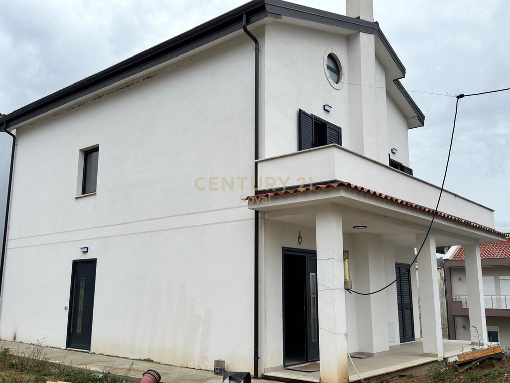 2+1 apartment for rent on the first floor of a new villa in Sauk te Ri!