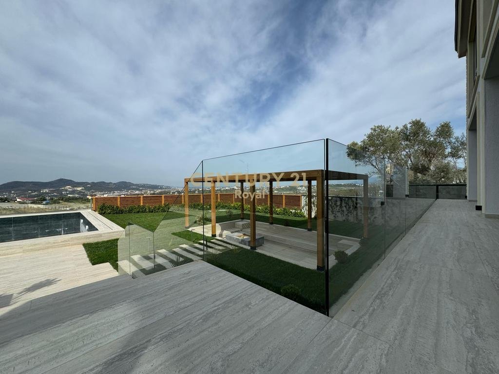 VILLA FOR SALE NEAR ROLLING HILLS