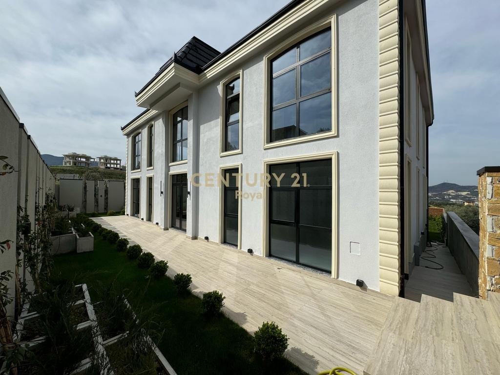 VILLA FOR SALE NEAR ROLLING HILLS