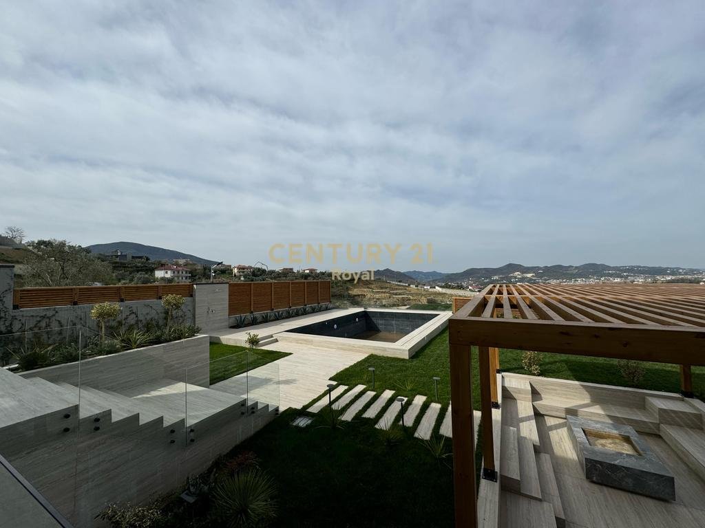 VILLA FOR SALE NEAR ROLLING HILLS