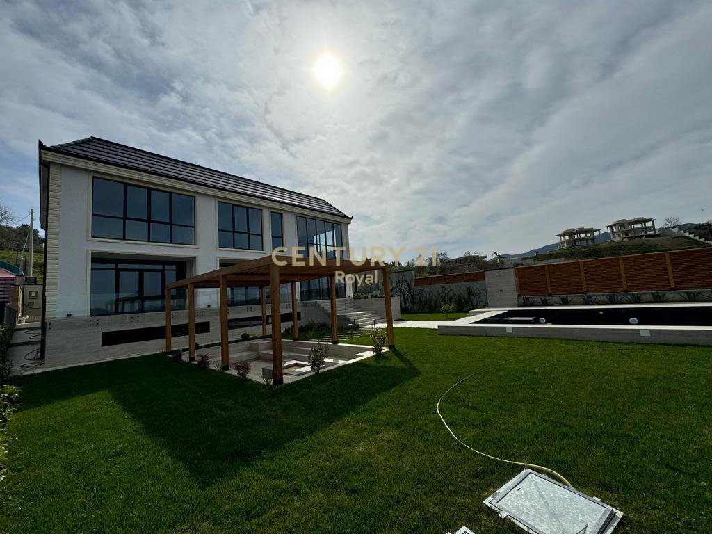 VILLA FOR SALE NEAR ROLLING HILLS
