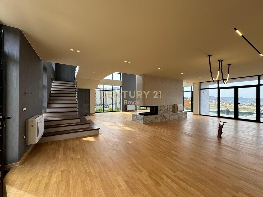 VILLA FOR SALE NEAR ROLLING HILLS
