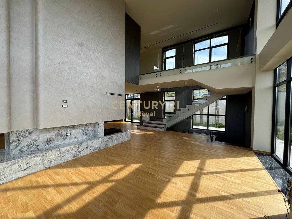 VILLA FOR SALE NEAR ROLLING HILLS