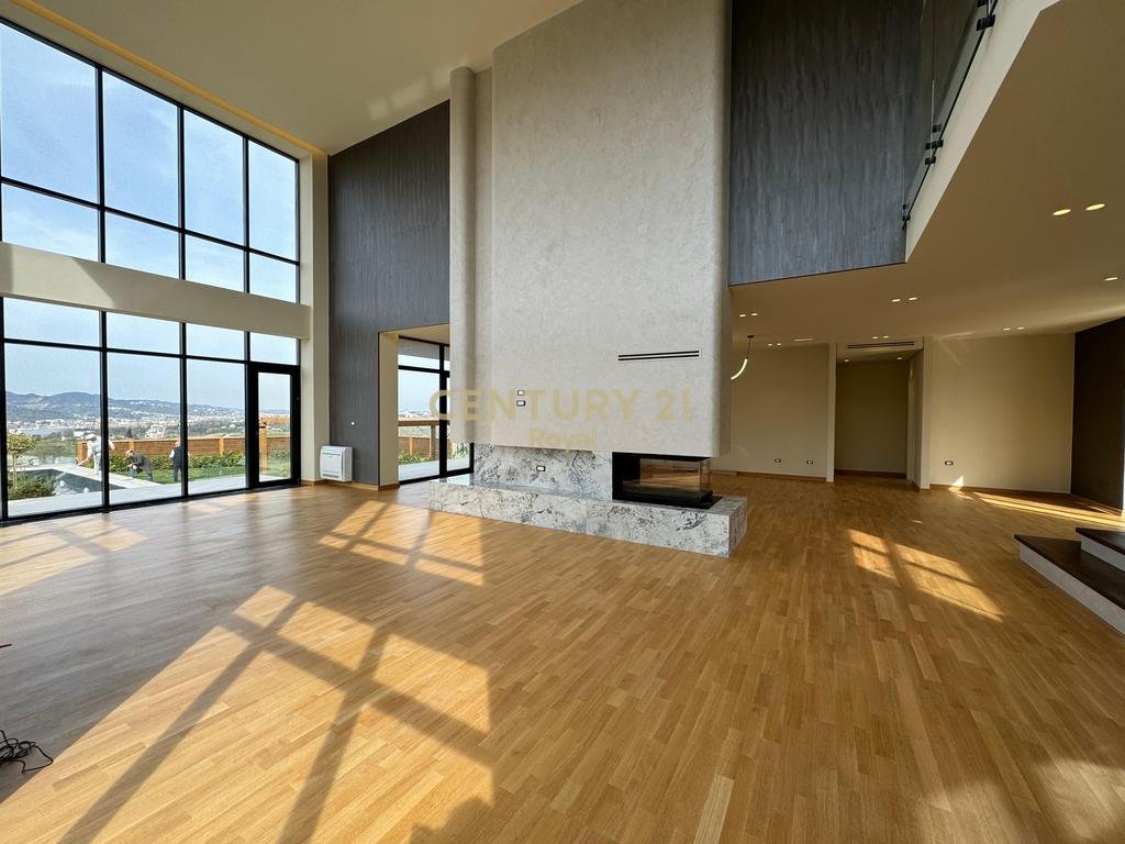 VILLA FOR SALE NEAR ROLLING HILLS