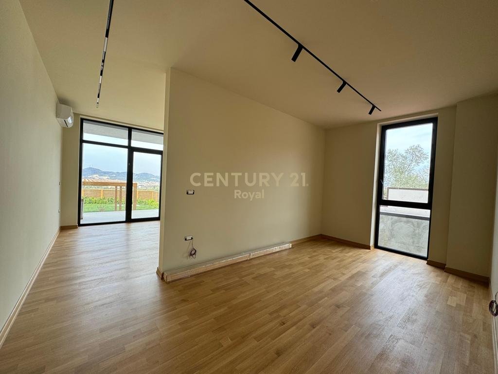 VILLA FOR SALE NEAR ROLLING HILLS