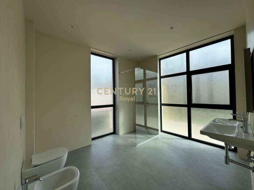 VILLA FOR SALE NEAR ROLLING HILLS
