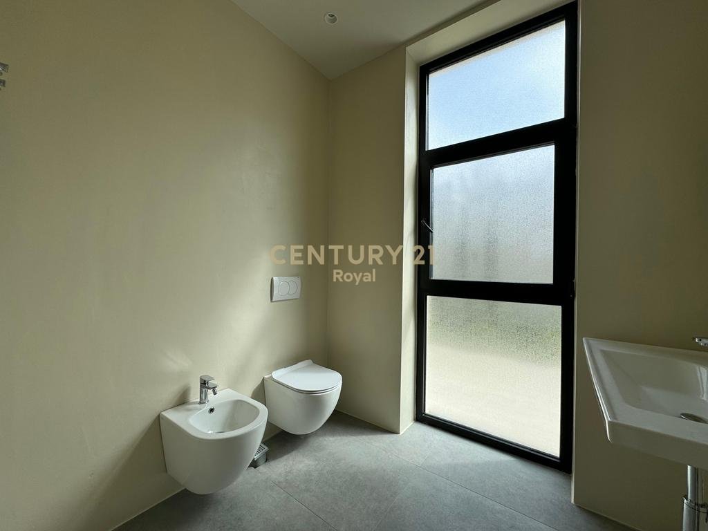 VILLA FOR SALE NEAR ROLLING HILLS