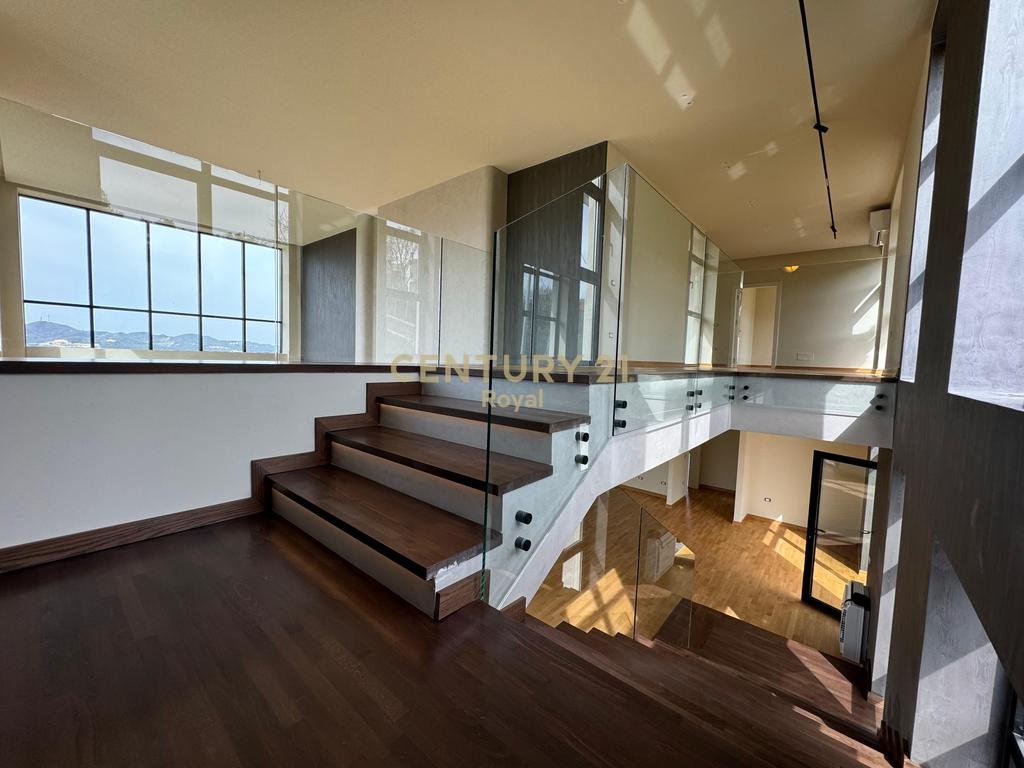 VILLA FOR SALE NEAR ROLLING HILLS