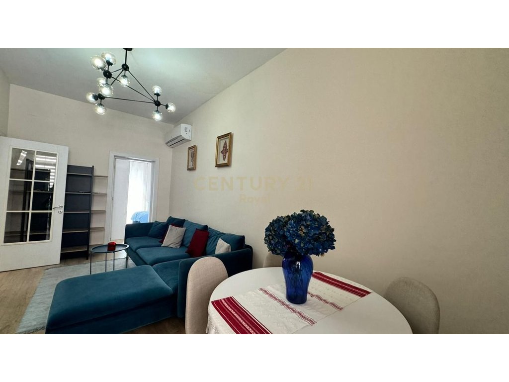 2+1 Apartment for rent on Barrikadave Street, Tirana - 900€ | 75 m²