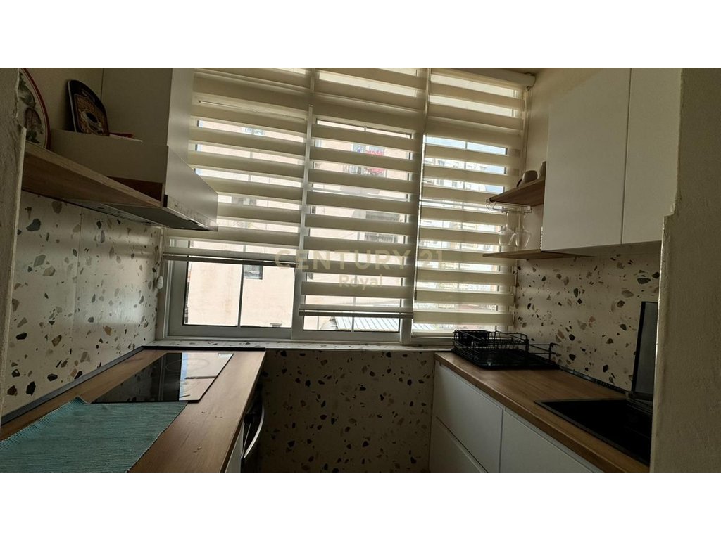 2+1 Apartment for rent on Barrikadave Street, Tirana - 900€ | 75 m²