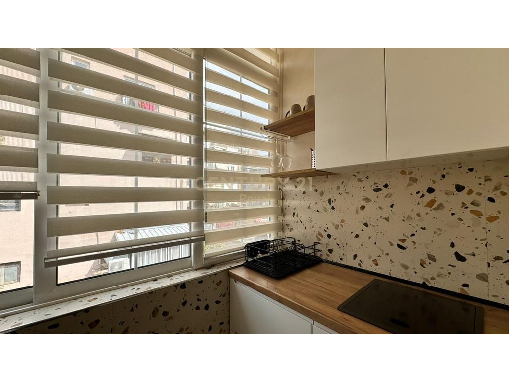 2+1 Apartment for rent on Barrikadave Street, Tirana - 900€ | 75 m²