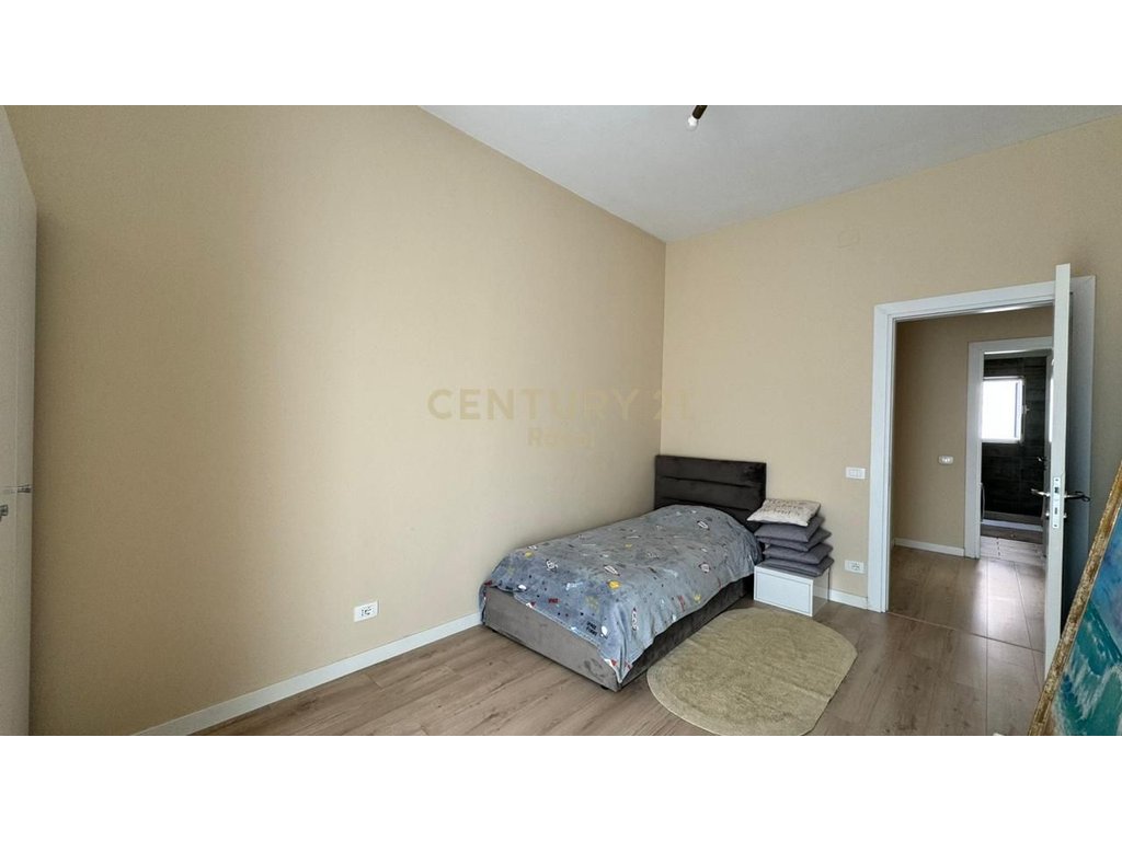 2+1 Apartment for rent on Barrikadave Street, Tirana - 900€ | 75 m²