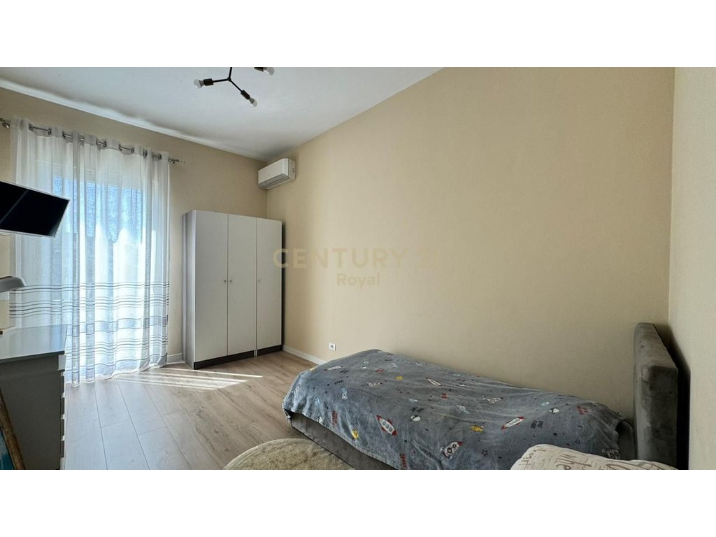 2+1 Apartment for rent on Barrikadave Street, Tirana - 900€ | 75 m²