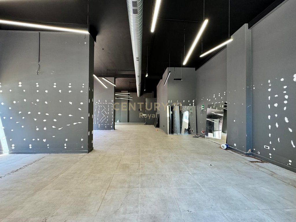Ambient Commercial for rent on Bardhok Biba Street