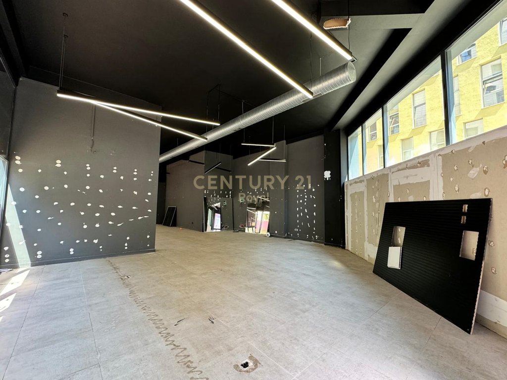 Ambient Commercial for rent on Bardhok Biba Street